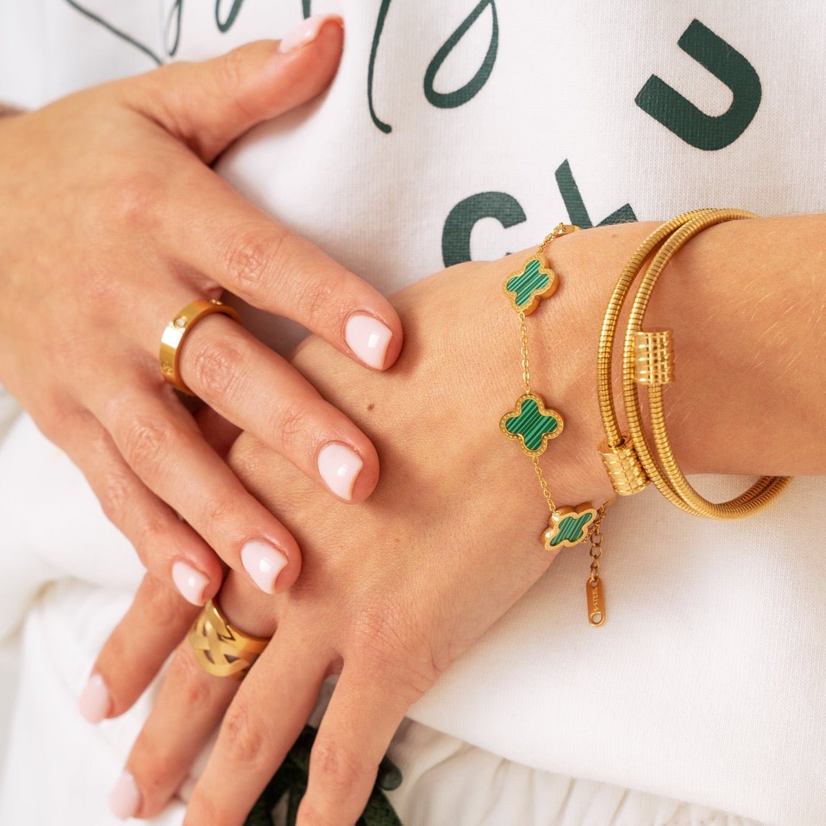 Brazalete Espiral Tríplice Banhada en Oro 18K